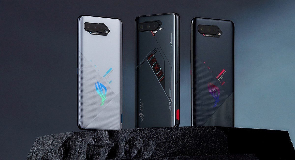 Asus ROG Phone 5s (in Storm White) and ROG Phone 5s Pro (in Phantom Black)