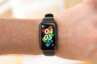 Wearing the Huawei Watch Fit 2 and Band 7
