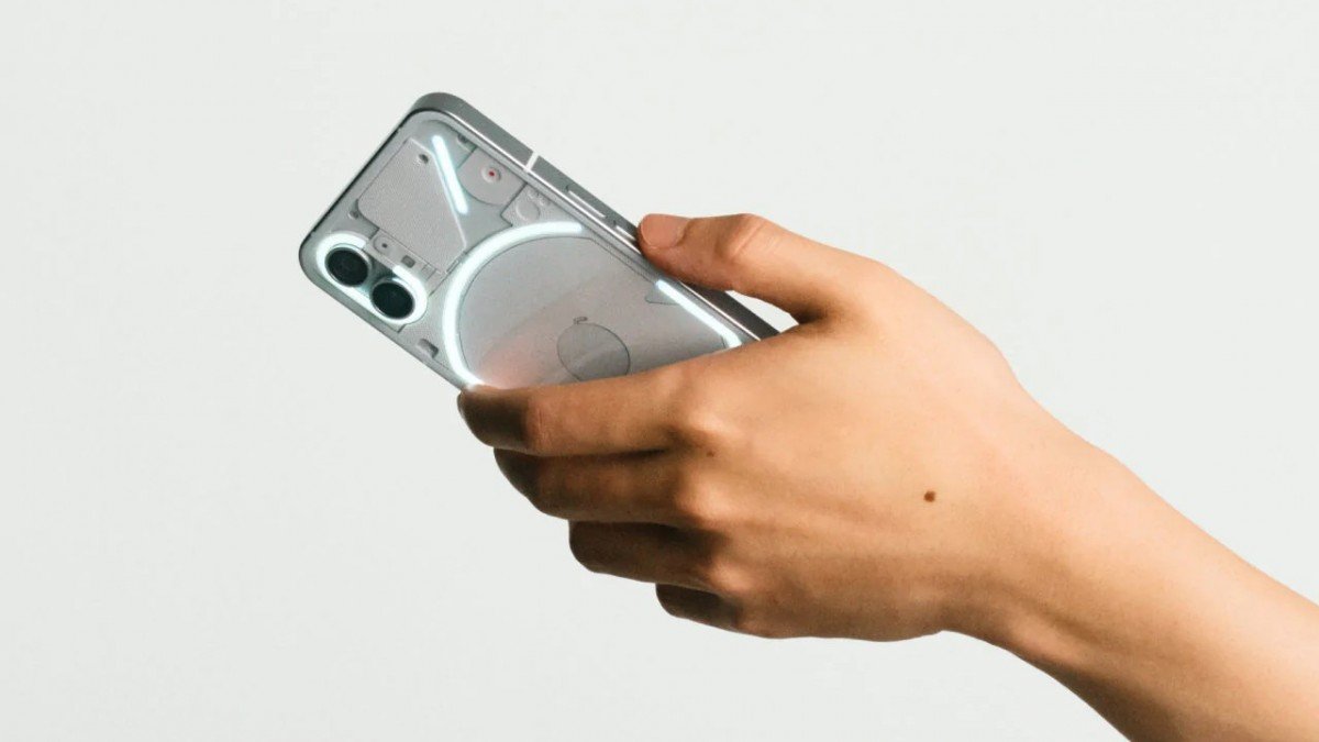Nothing phone (1) is finally fully official