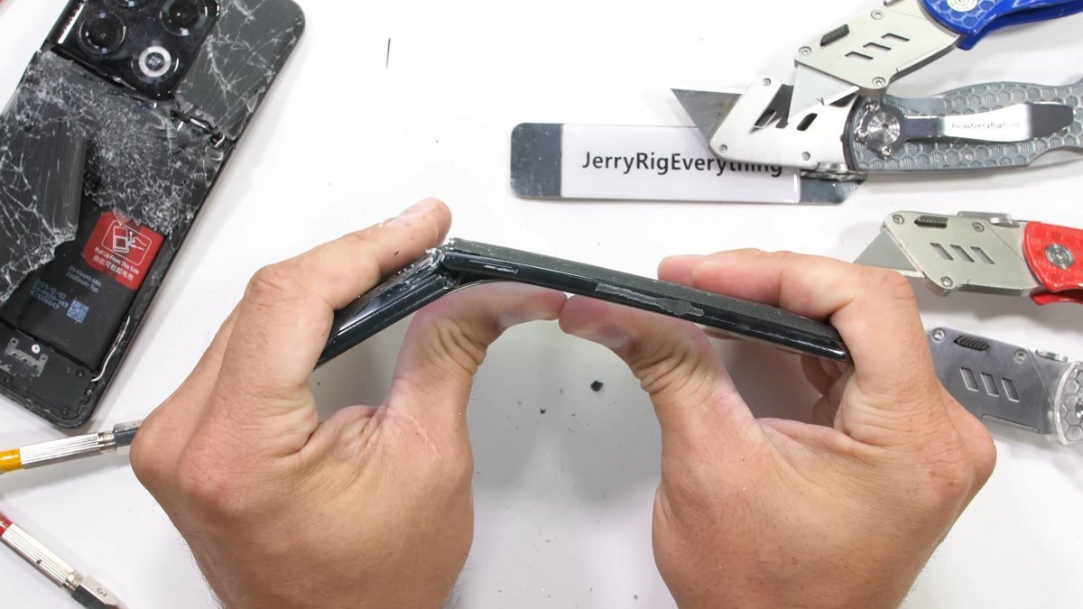   JerryRigEverything