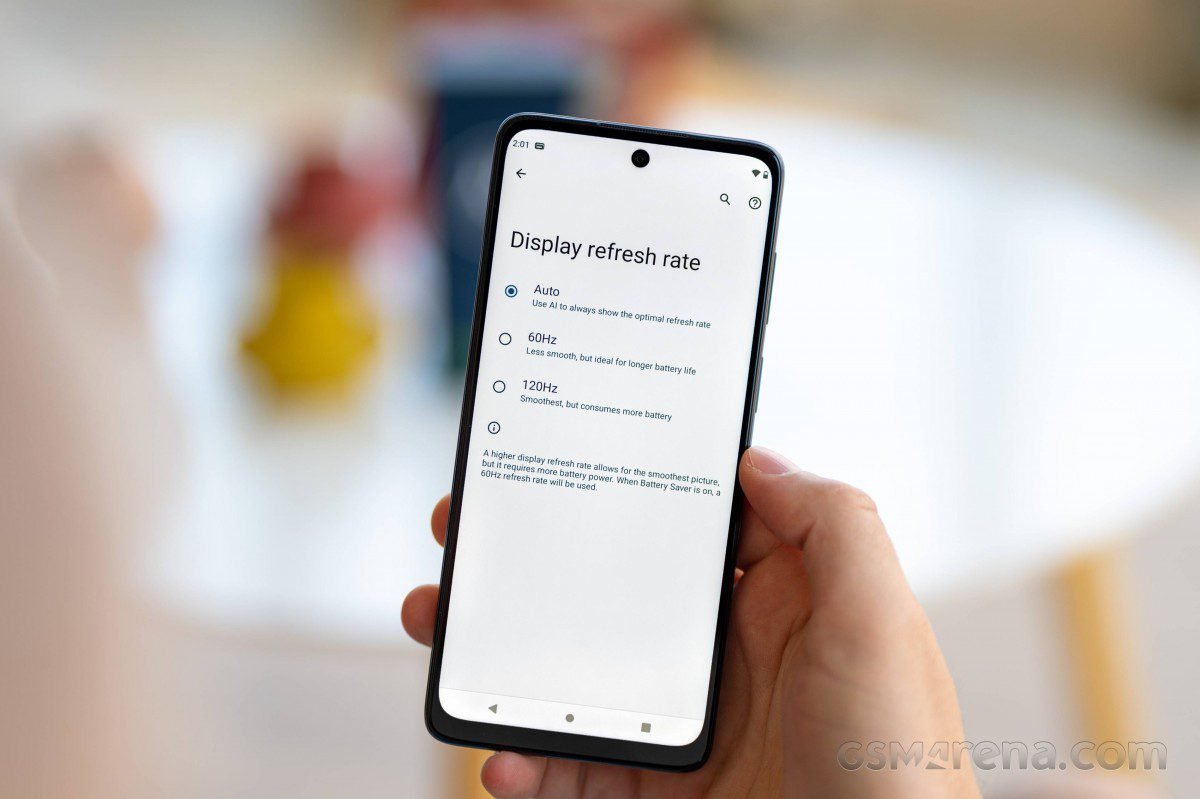 The Moto G62 5G has a 6.5'' IPS LCD display with 1,080 x 2,400px resolution and 120Hz refresh rate