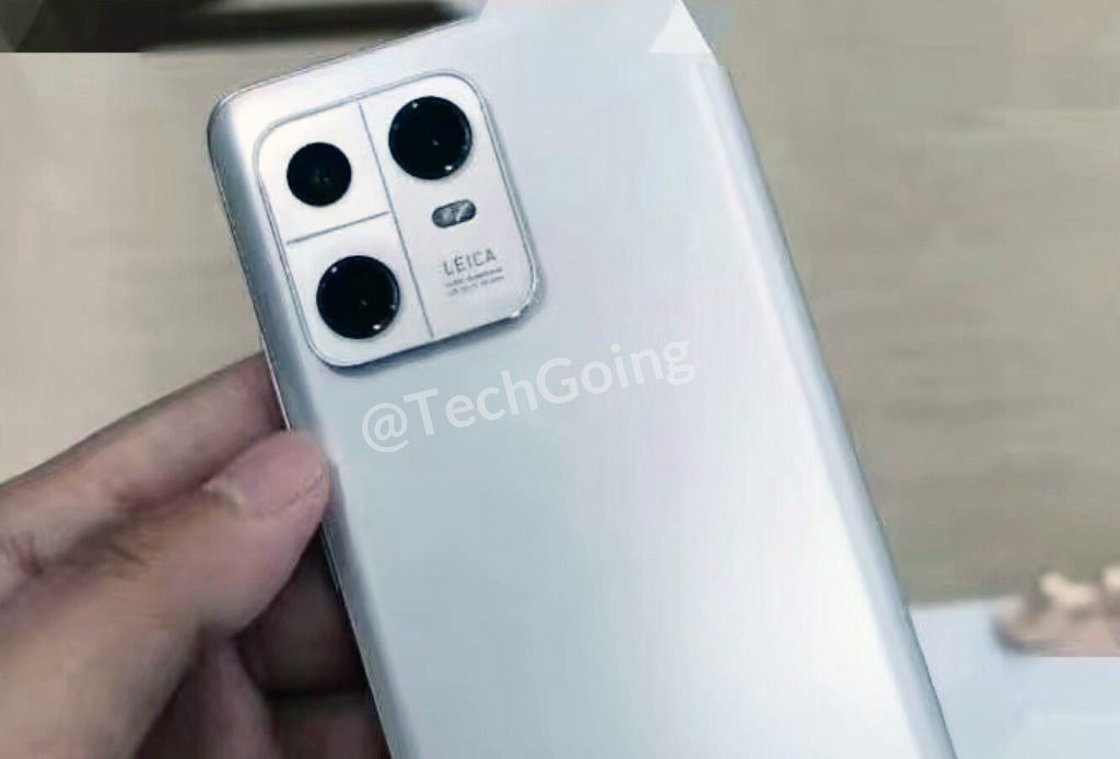 A photo of the back of the Xiaomi 13 Pro