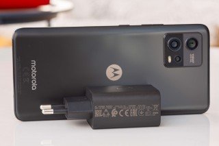 Unboxing the Moto G72